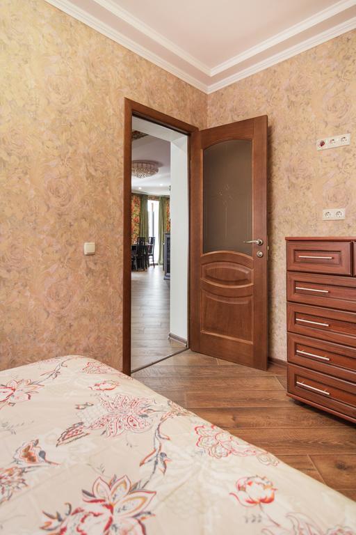 Best Apartments On Deribasovskoy أوديسا المظهر الخارجي الصورة