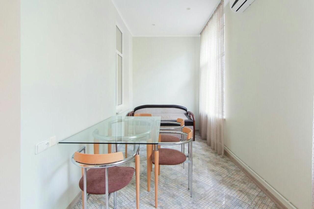 Best Apartments On Deribasovskoy أوديسا الغرفة الصورة